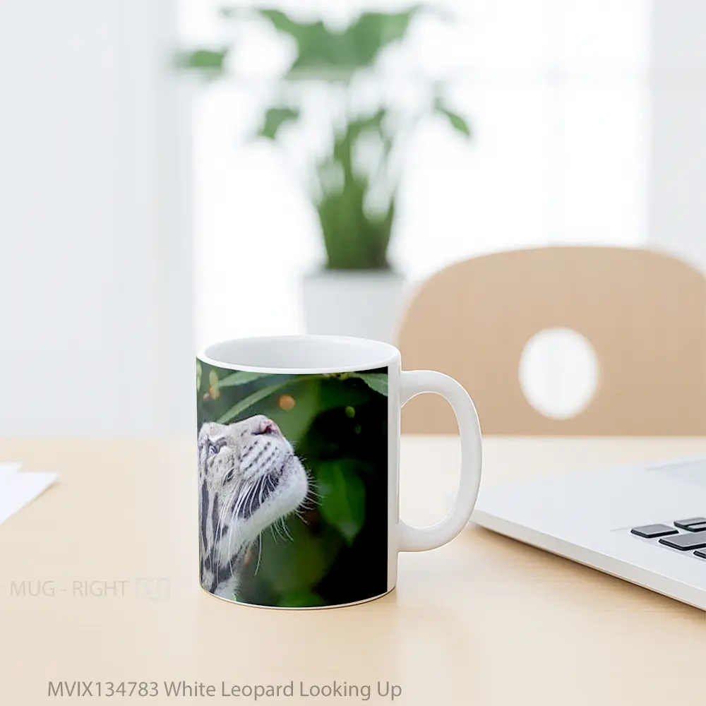 Mug White Leopard Looking Up Gelas Keramik Unik - All-side / Desain