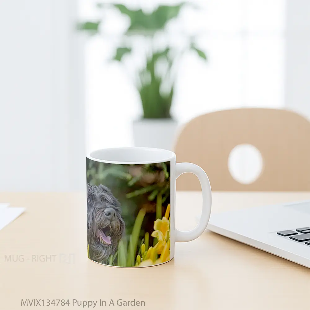 Mug Puppy In A Garden Gelas Hewan Lucu - All-side / Desain
