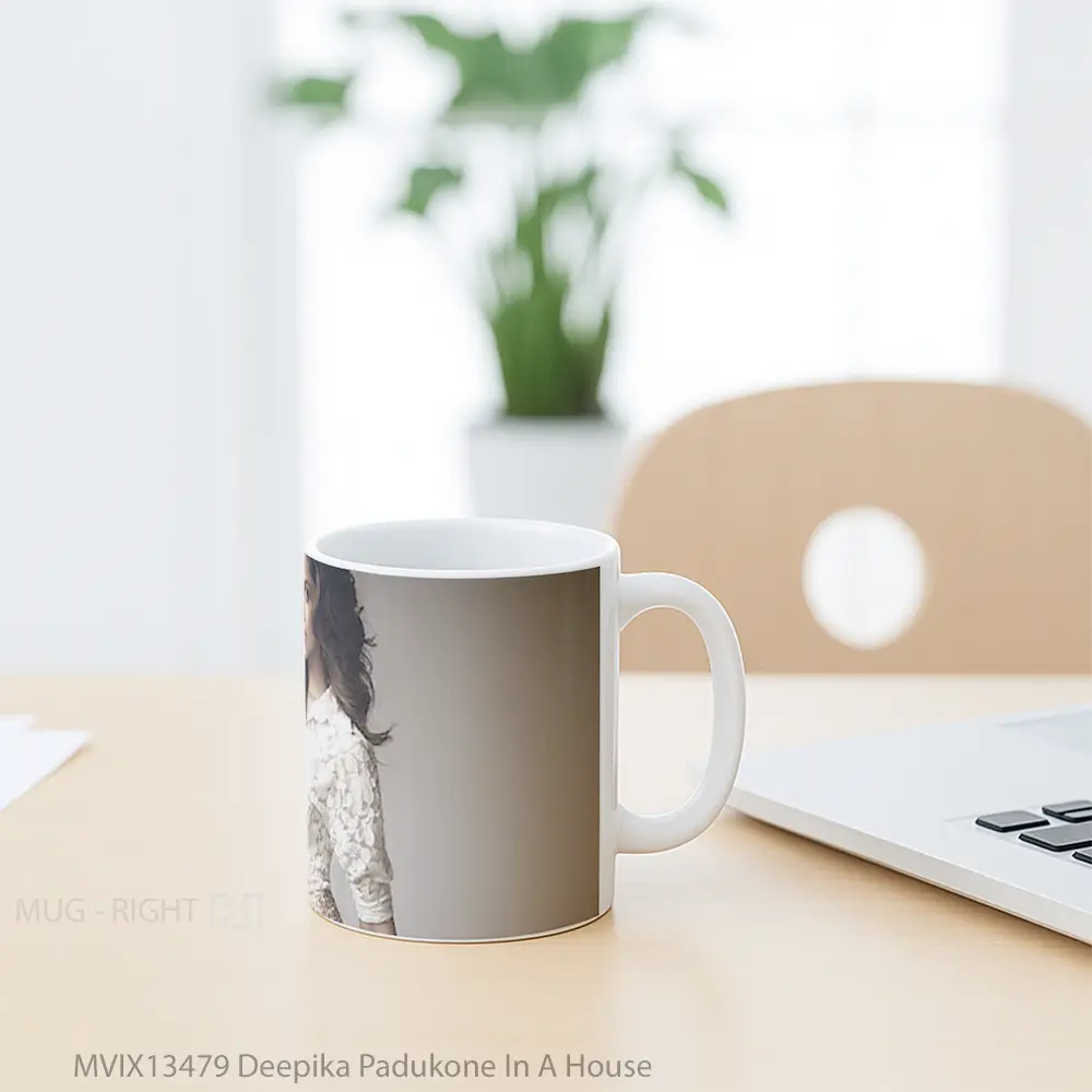 Mug Deepika Padukone In A House Gelas Keramik Unik - All-side / Desain