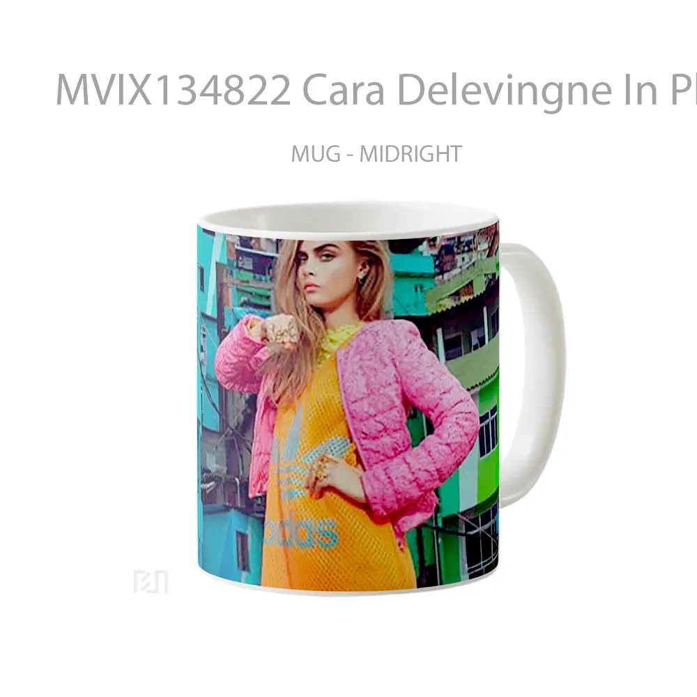 Mug Cara Delevingne In Photoshoot Gelas Keramik Unik - All-side / Desain