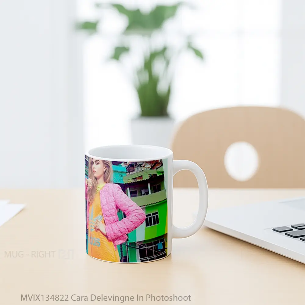 Mug Cara Delevingne In Photoshoot Gelas Keramik Unik - All-side / Desain