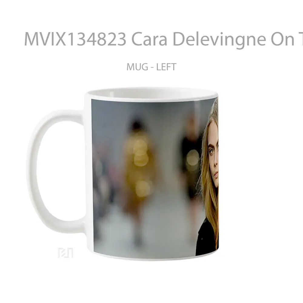Mug Cara Delevingne On The Catwalk Gelas Keramik Unik - All-side / Desain