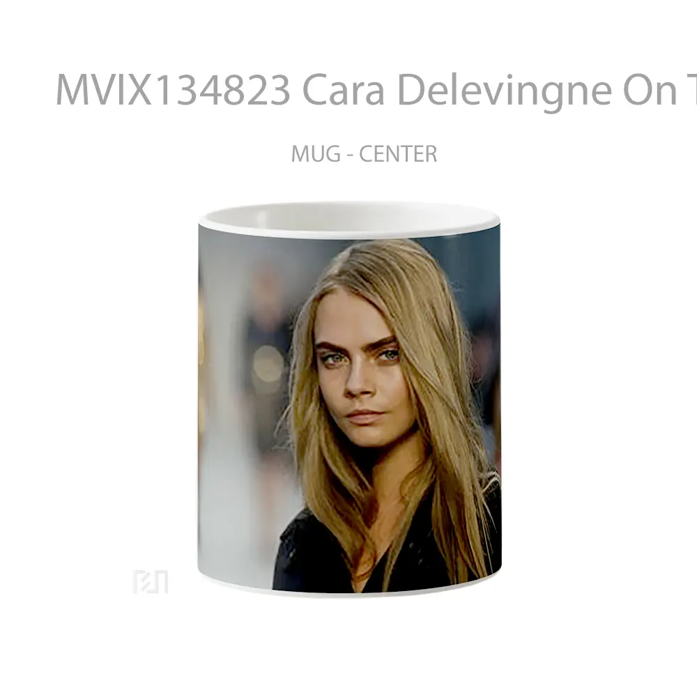 Mug Cara Delevingne On The Catwalk Gelas Keramik Unik