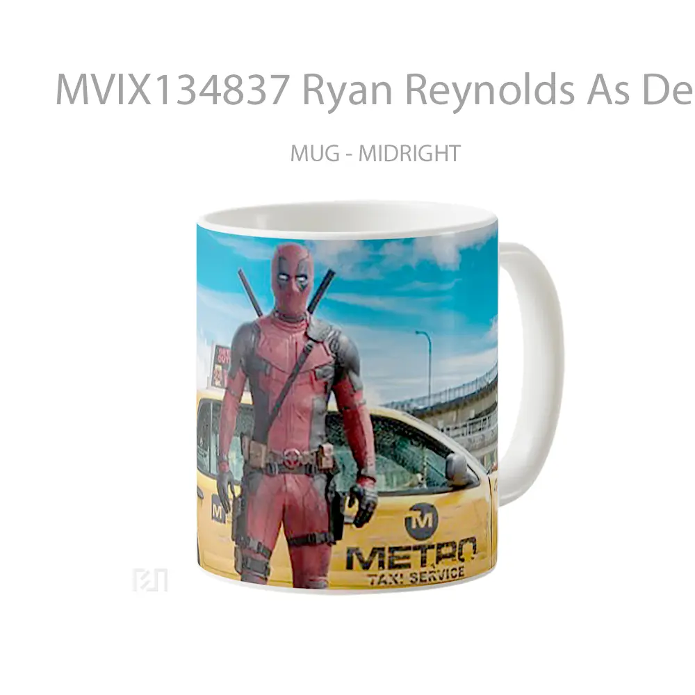 Mug Ryan Reynolds As Deadpool In Front Of A Taxi Gelas Superhero - Tampak Tengah