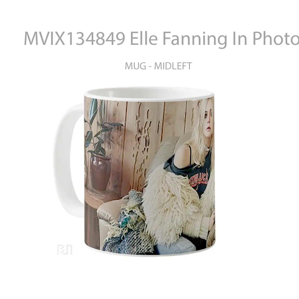 Mug Elle Fanning In Photoshoot Gelas Keramik Unik - All-side / Desain