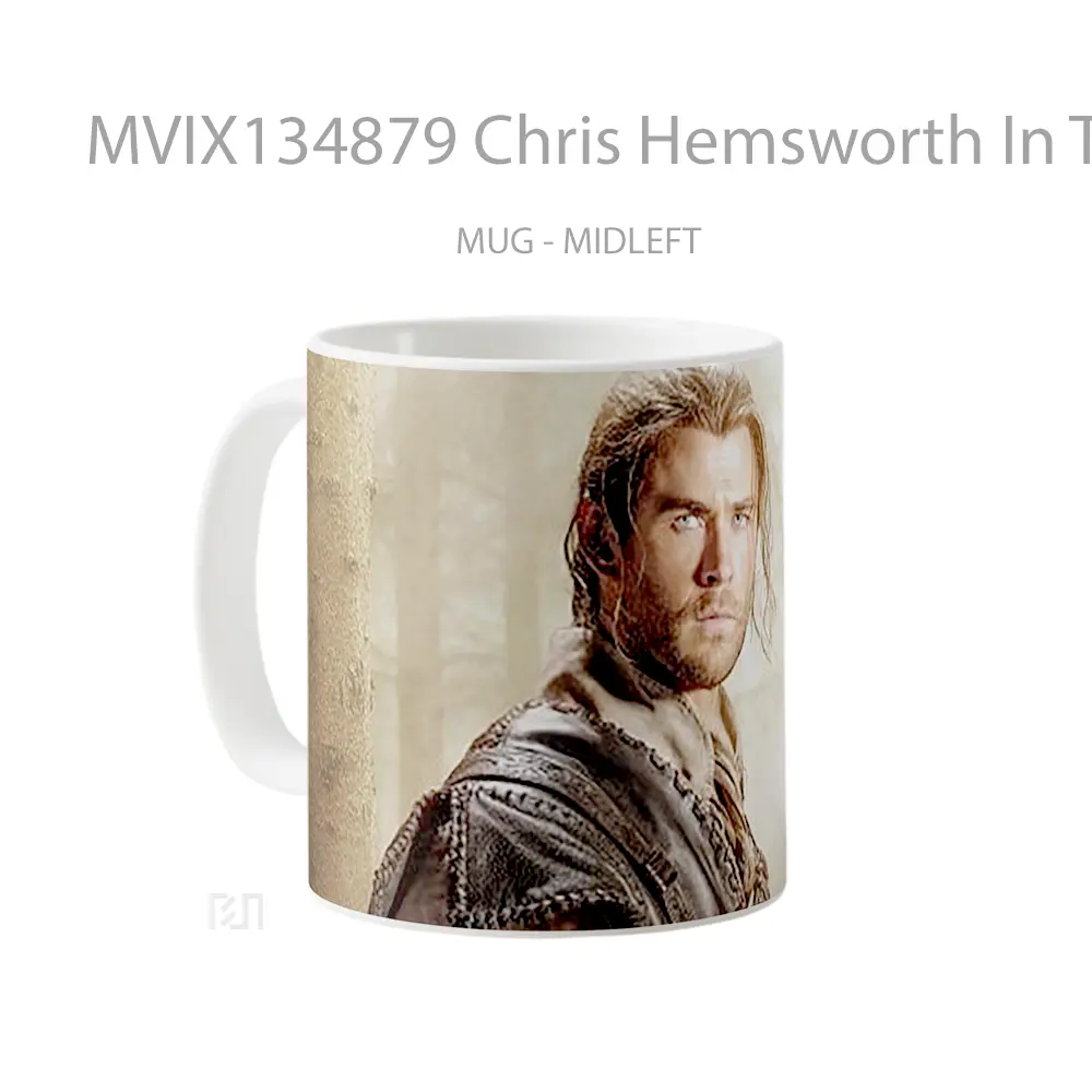 Mug Chris Hemsworth In The Hunter And The Ice Queen Gelas Selebriti - All-side / Desain