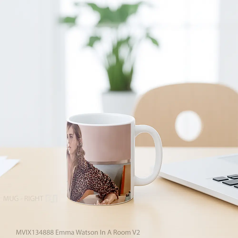 Mug Emma Watson In A Room V2 Gelas Selebriti - All-side / Desain
