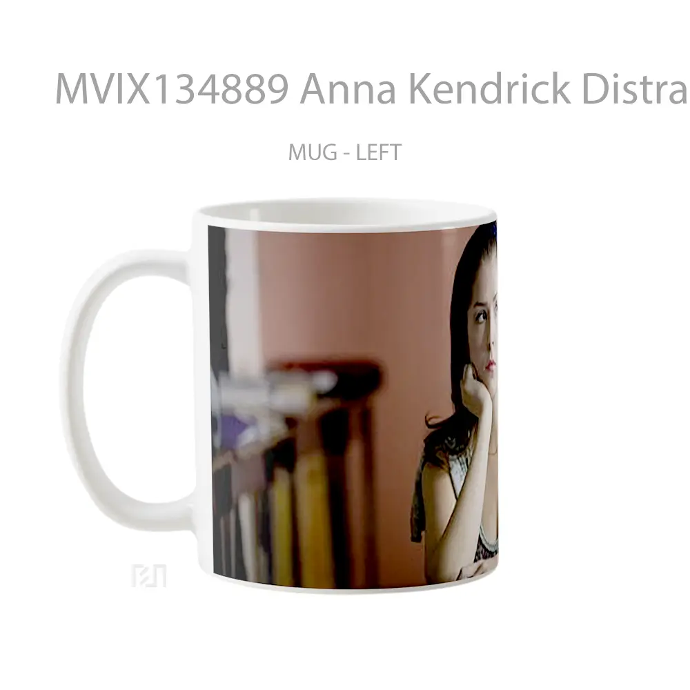 Mug Anna Kendrick Distracted Gelas Keramik Unik - All-side / Desain