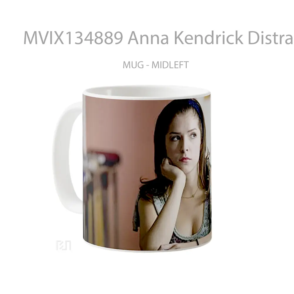 Mug Anna Kendrick Distracted Gelas Keramik Unik - All-side / Desain