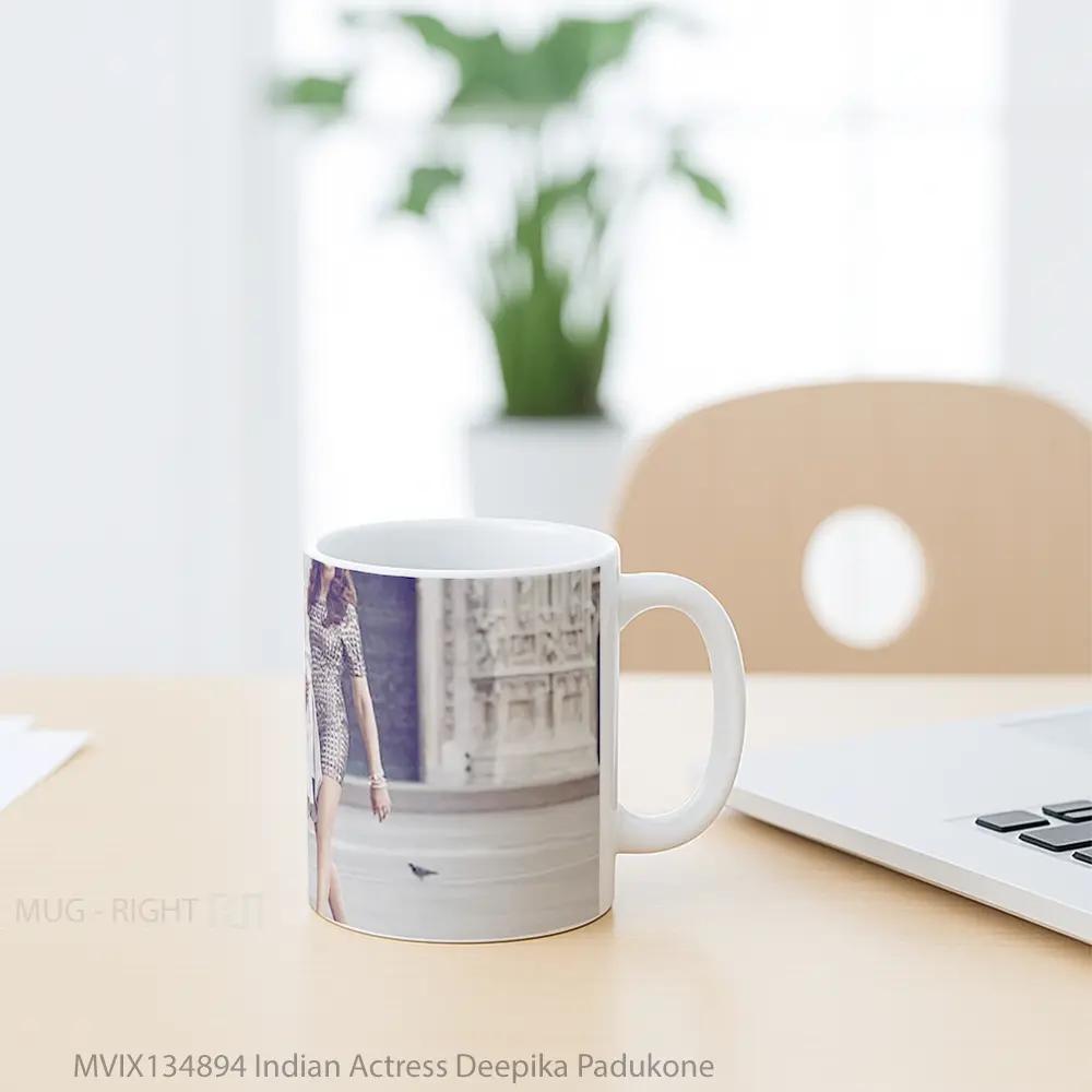 Mug Indian Actress Deepika Padukone Gelas Keramik Unik - All-side / Desain
