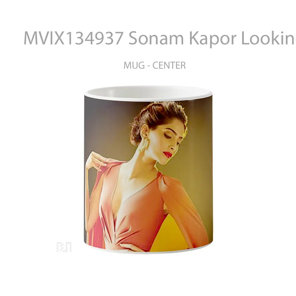 Mug Sonam Kapor Looking Down Gelas Keramik Unik