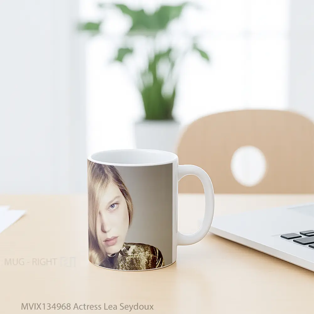 Mug Actress Lea Seydoux Gelas Keramik Unik - All-side / Desain
