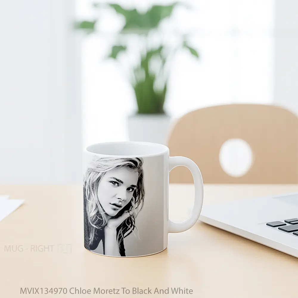 Mug Chloe Moretz To Black And White Gelas Keramik Unik - All-side / Desain