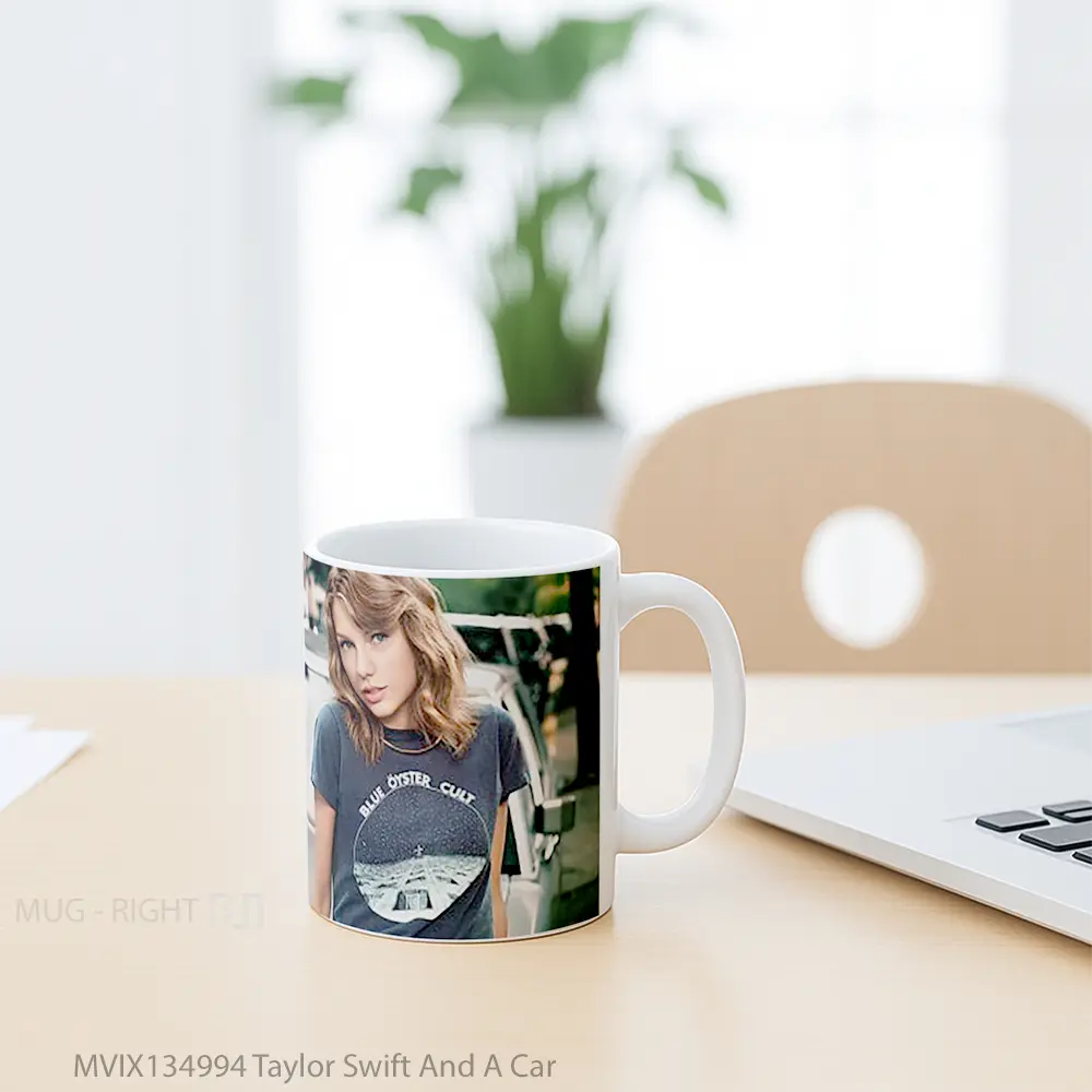 Mug Taylor Swift And A Car Cangkir Mobil - All-side / Desain