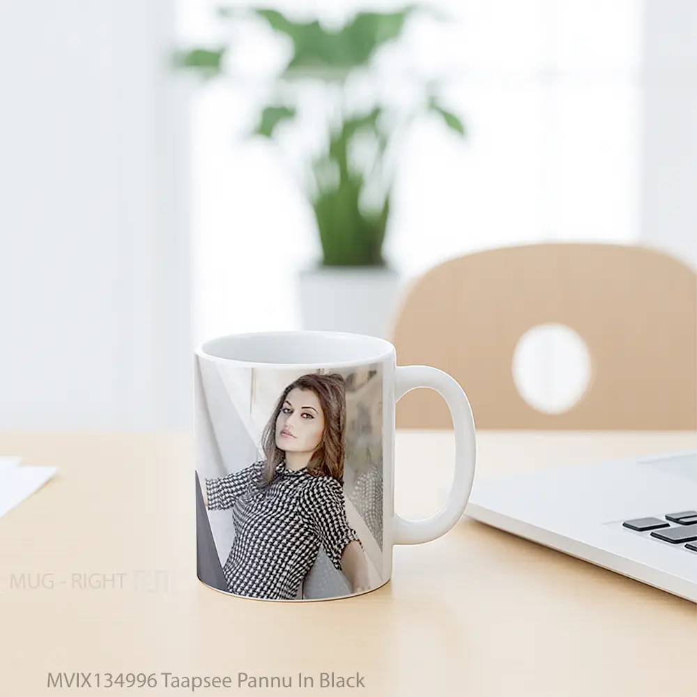 Mug Taapsee Pannu In Black Gelas Keramik Unik - All-side / Desain