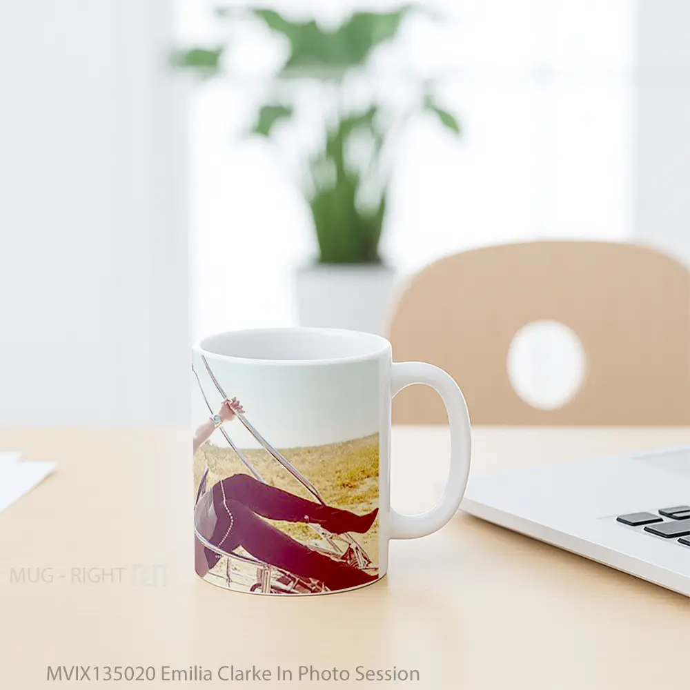 Mug Emilia Clarke In Photo Session Gelas Seni Modern - All-side / Desain
