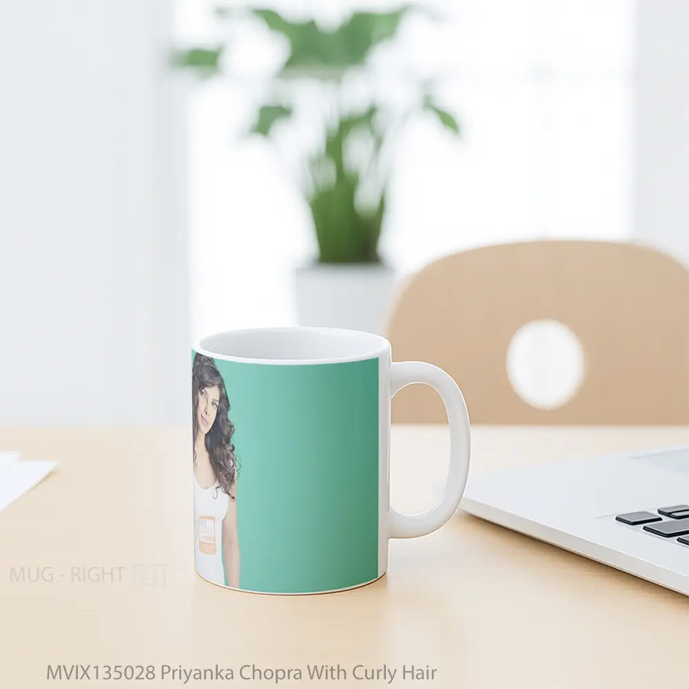 Mug Priyanka Chopra With Curly Hair Gelas Keramik Unik - All-side / Desain