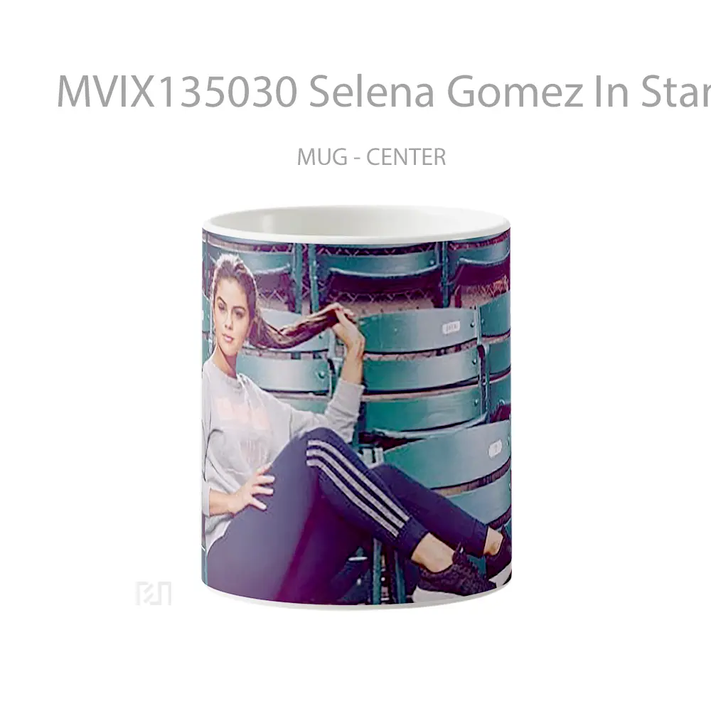 Mug Selena Gomez In Stands Gelas Selebriti