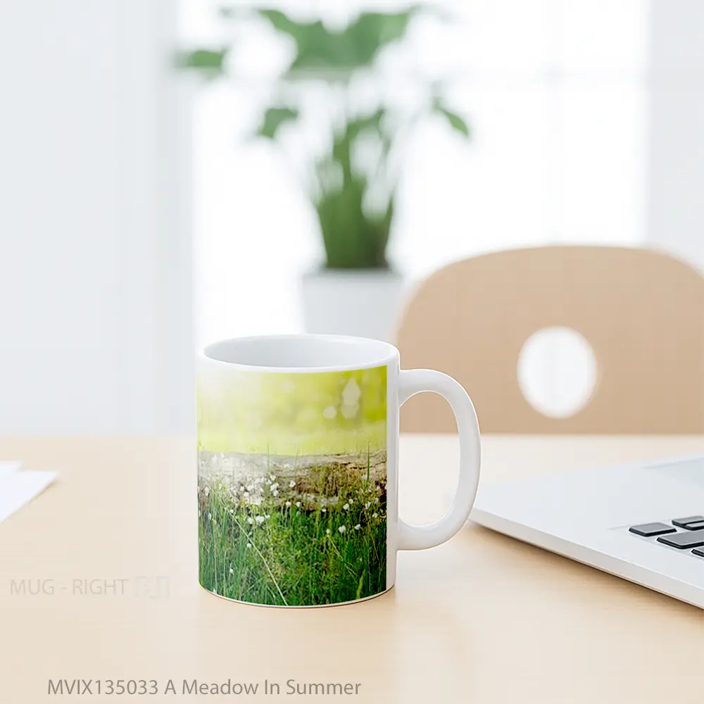 Mug A Meadow In Summer Gelas Pemandangan Alam - All-side / Desain
