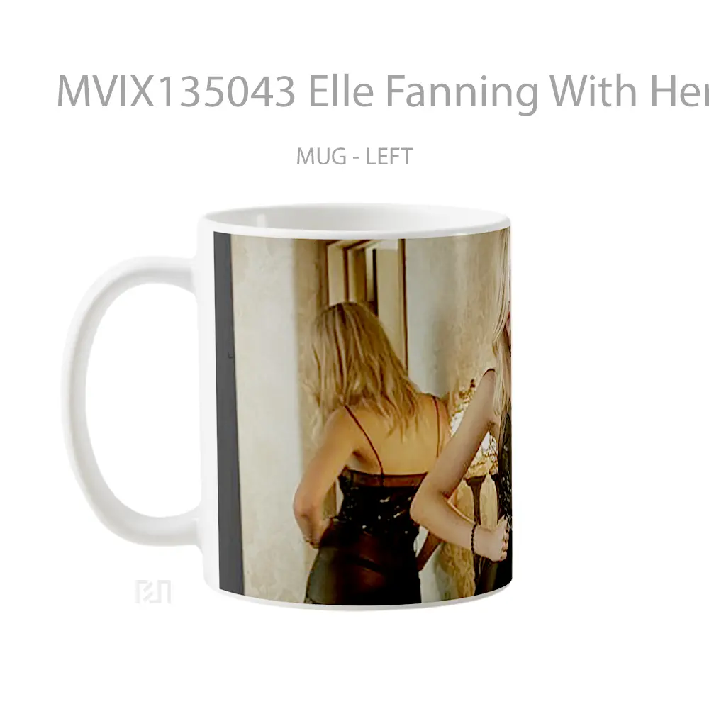 Mug Elle Fanning With Her Back In A Mirror Gelas Keramik Unik - All-side / Desain