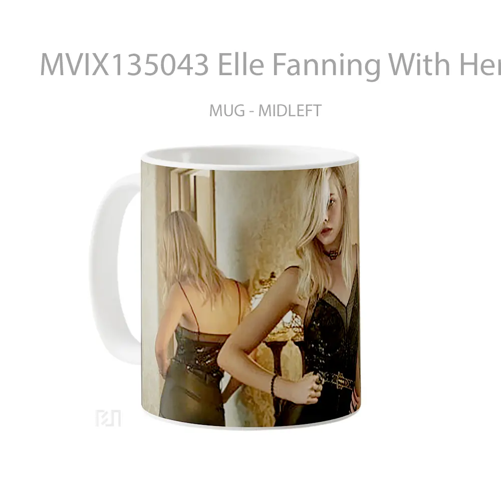 Mug Elle Fanning With Her Back In A Mirror Gelas Keramik Unik - All-side / Desain
