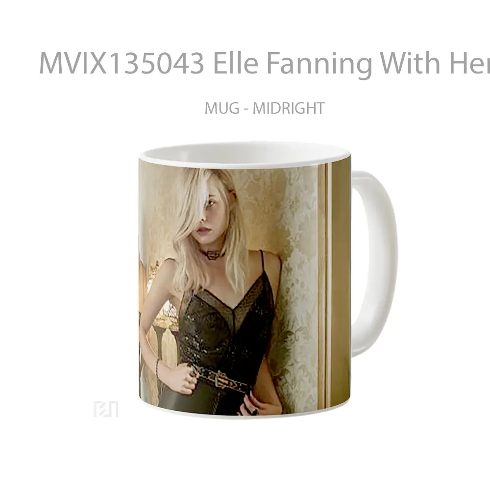 Mug Elle Fanning With Her Back In A Mirror Gelas Keramik Unik - All-side / Desain