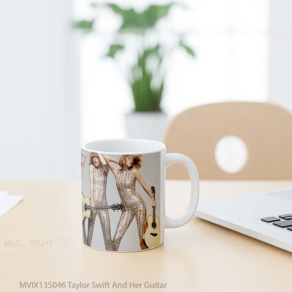 Mug Taylor Swift And Her Guitar Gelas Selebriti - All-side / Desain