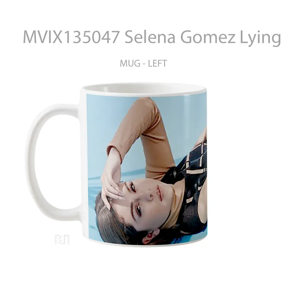 Mug Selena Gomez Lying Down Gelas Selebriti - All-side / Desain