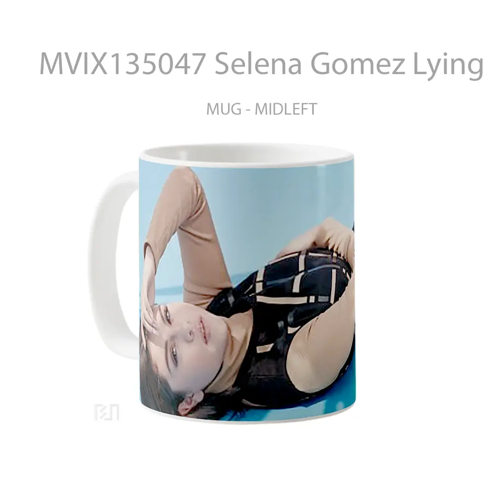 Mug Selena Gomez Lying Down Gelas Selebriti - All-side / Desain