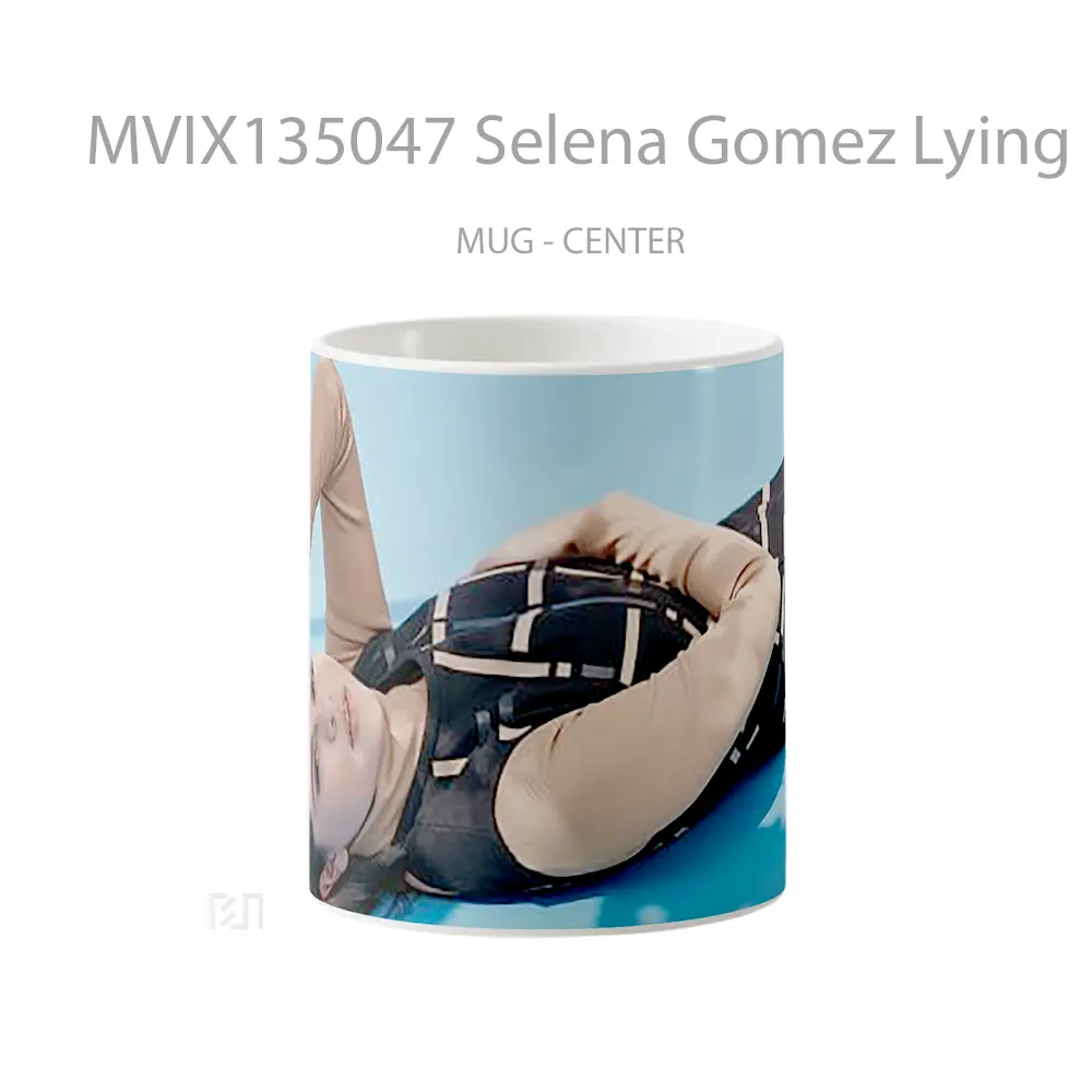 Mug Selena Gomez Lying Down Gelas Selebriti