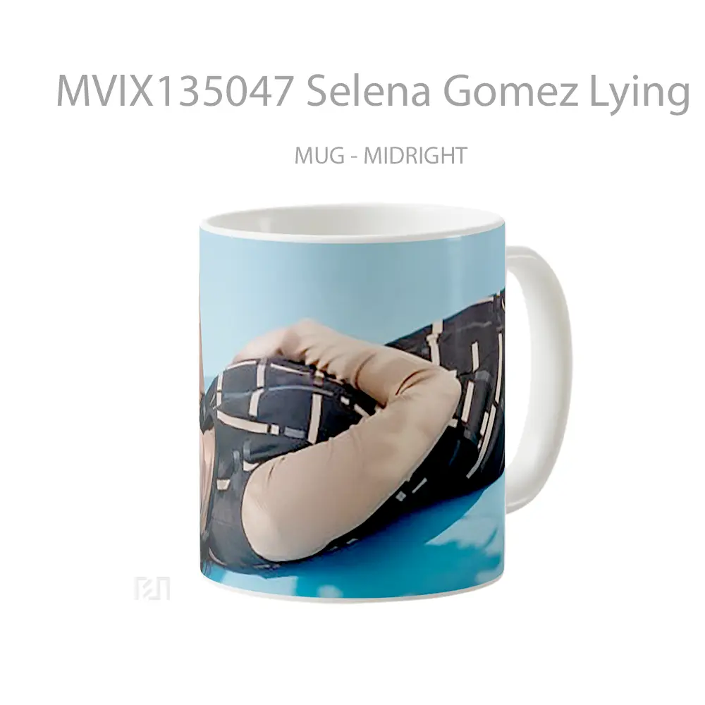 Mug Selena Gomez Lying Down Gelas Selebriti - All-side / Desain