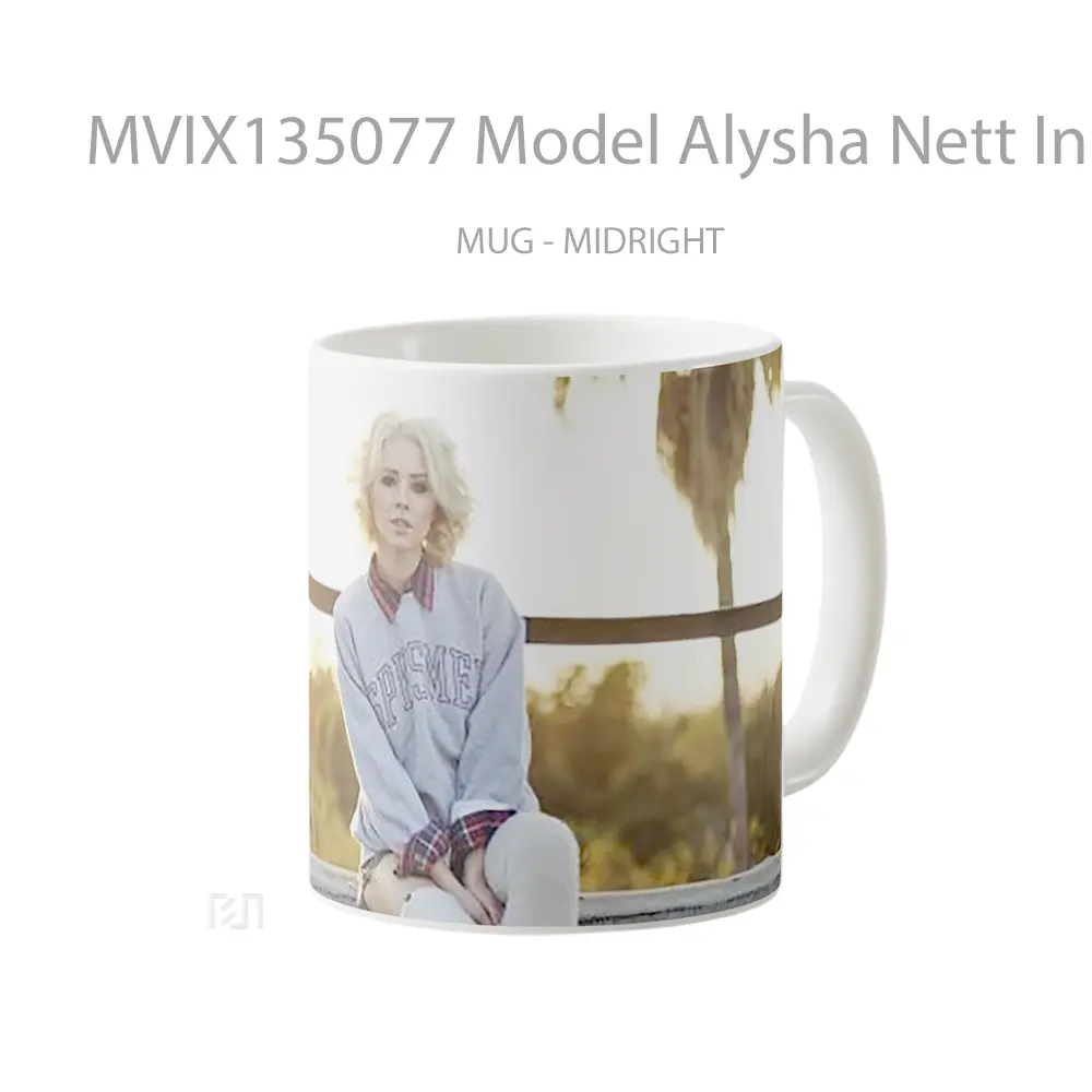 Mug Model Alysha Nett In Photoshoot Gelas Keramik Unik - All-side / Desain
