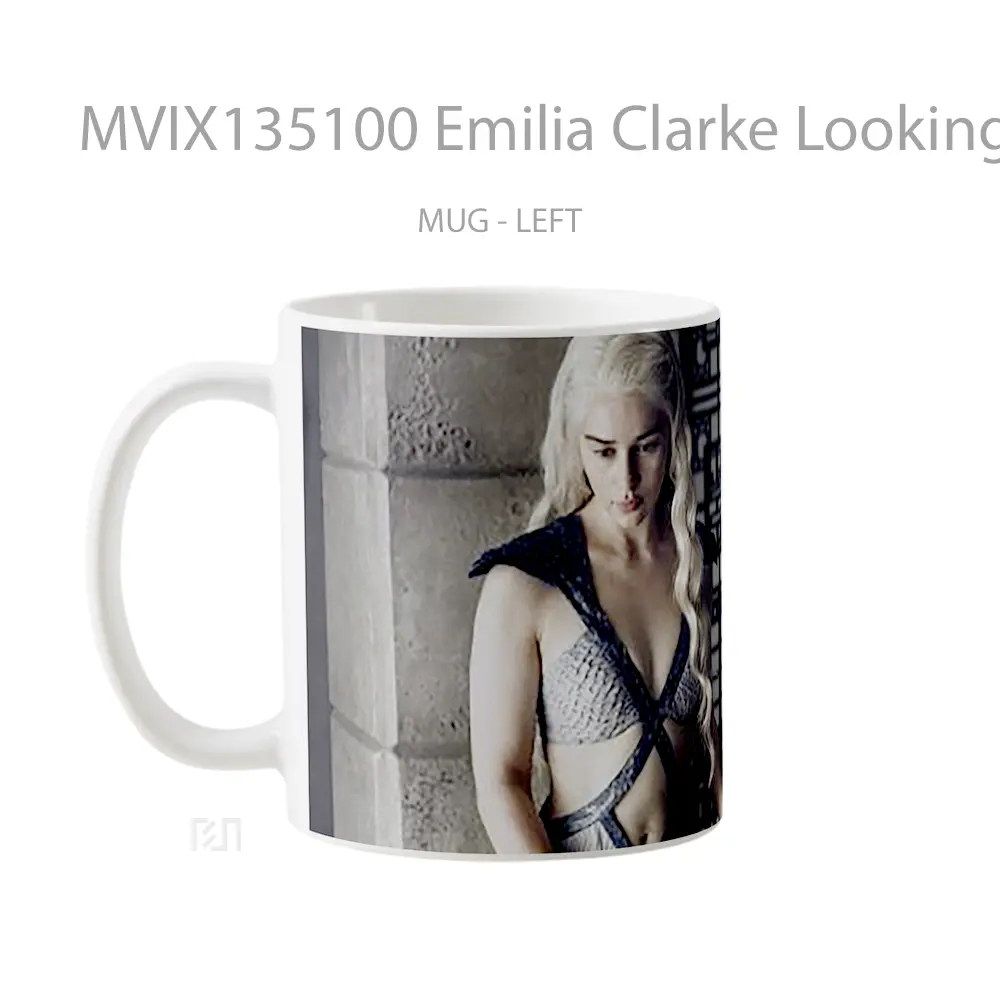 Mug Emilia Clarke Looking Down Gelas Keramik Unik - All-side / Desain