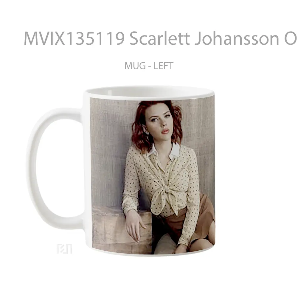 Mug Scarlett Johansson On The Floor Gelas Selebriti - All-side / Desain