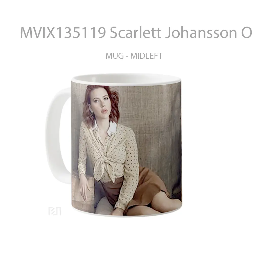Mug Scarlett Johansson On The Floor Gelas Selebriti - All-side / Desain