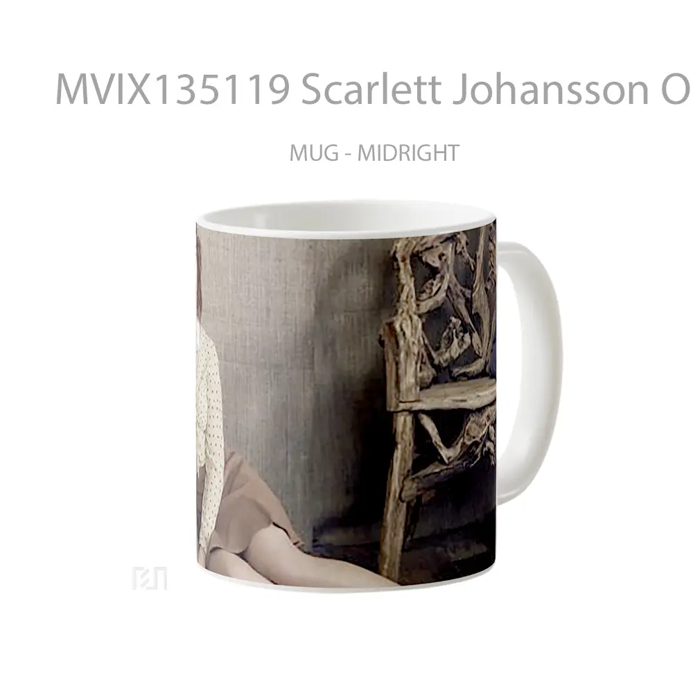 Mug Scarlett Johansson On The Floor Gelas Selebriti - All-side / Desain