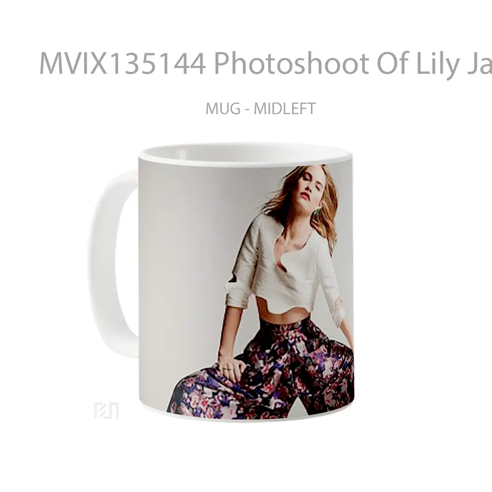 Mug Photoshoot Of Lily James Gelas Keramik Unik - All-side / Desain