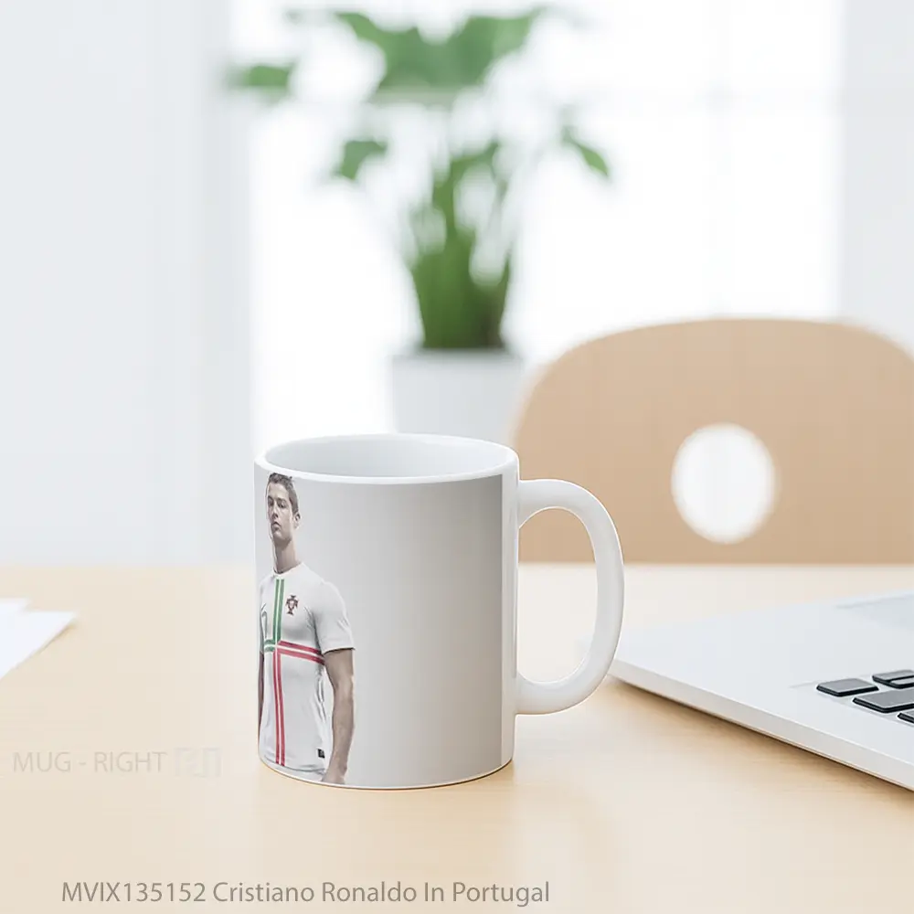 Mug Cristiano Ronaldo In Portugal Gelas Keramik Unik - All-side / Desain