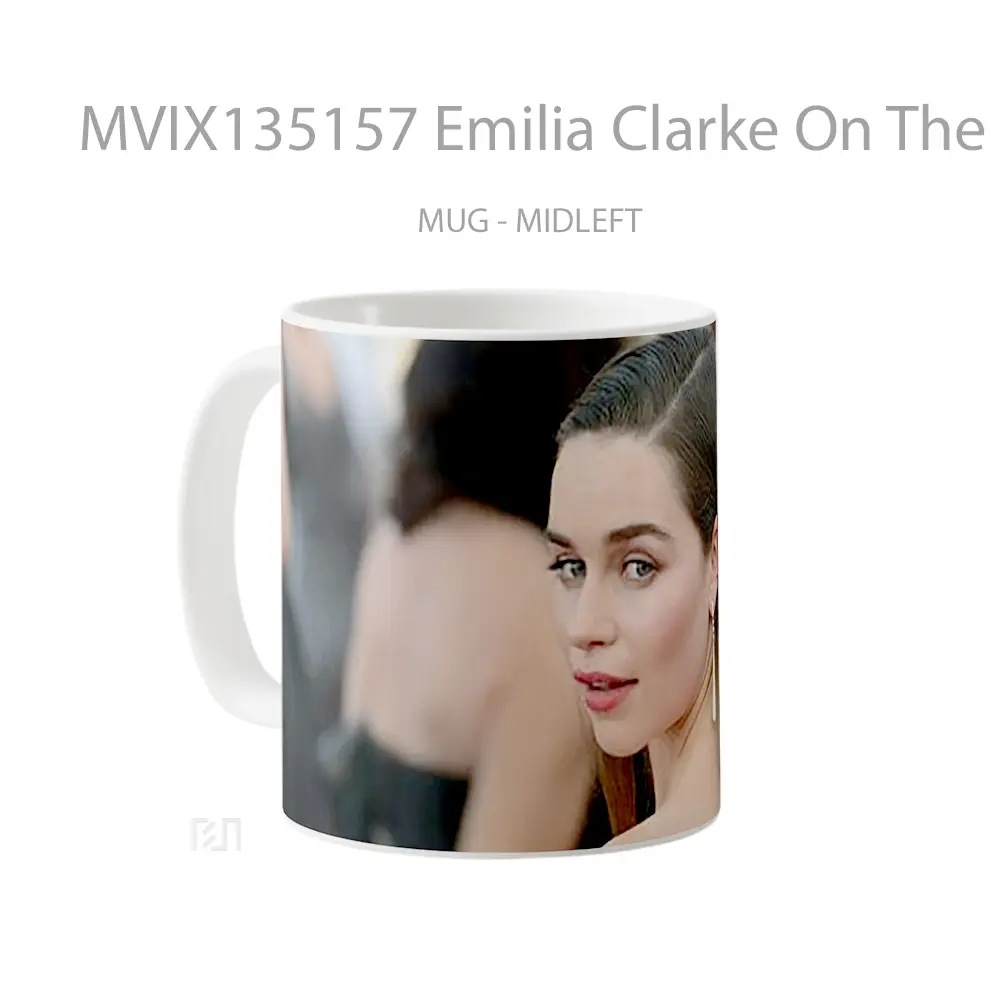 Mug Emilia Clarke On The Red Carpet Gelas Keramik Unik - All-side / Desain