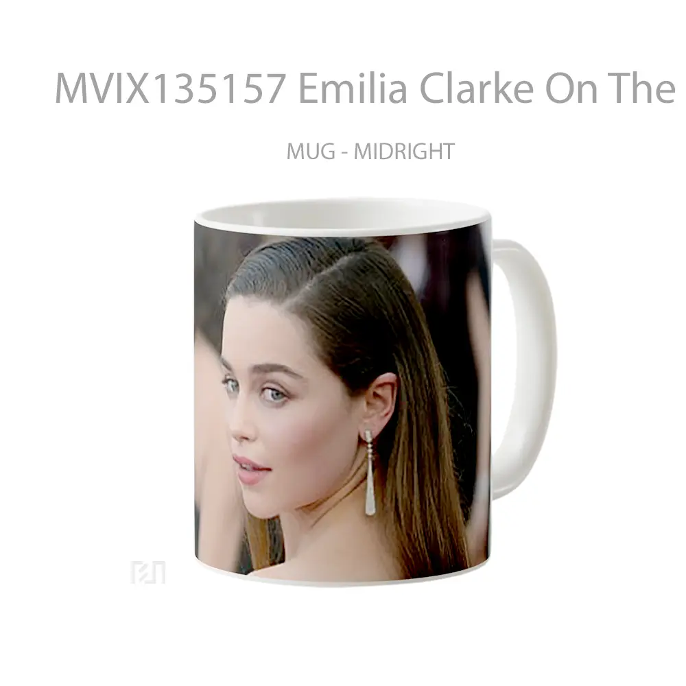 Mug Emilia Clarke On The Red Carpet Gelas Keramik Unik - All-side / Desain