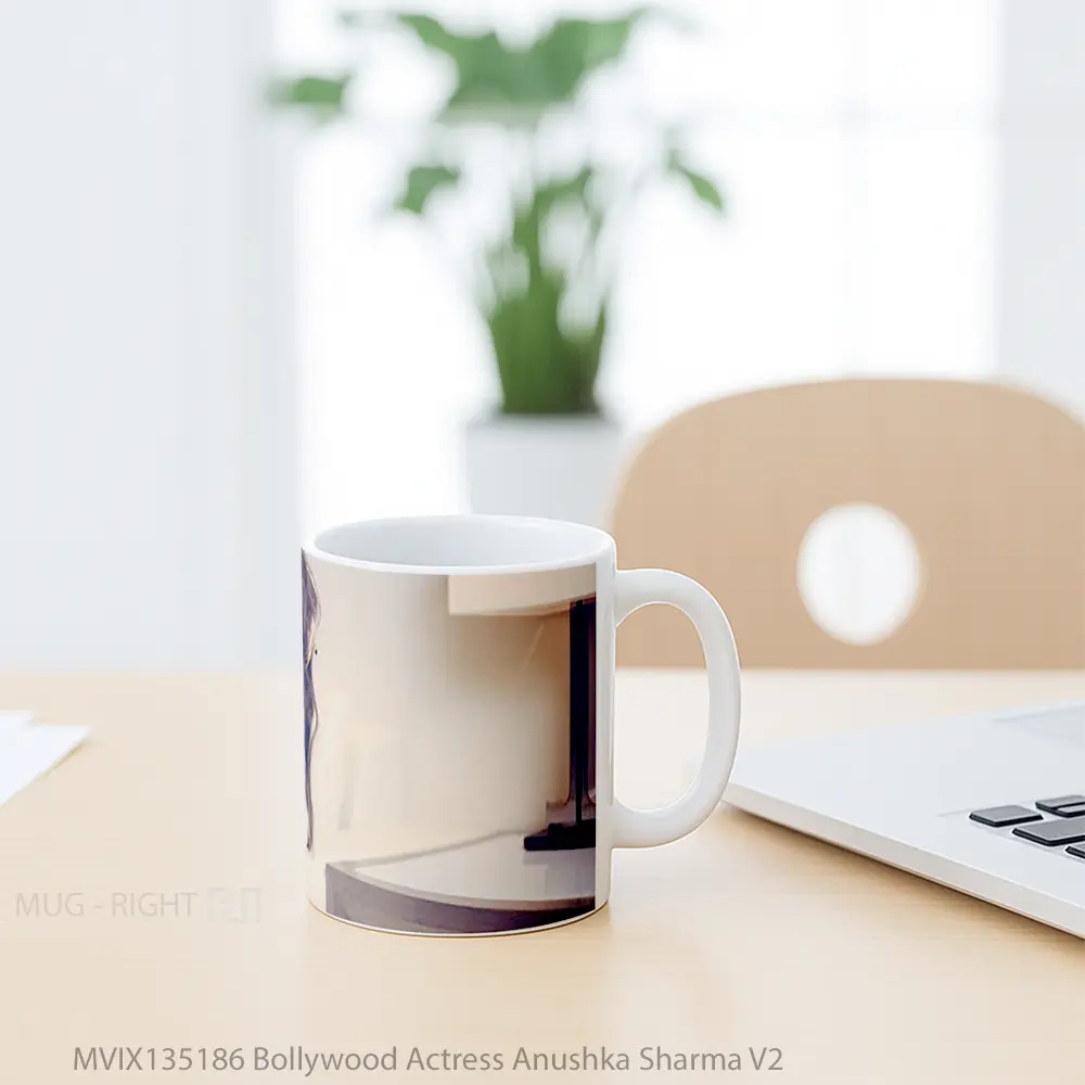 Mug Bollywood Actress Anushka Sharma V2 Gelas Keramik Unik - All-side / Desain