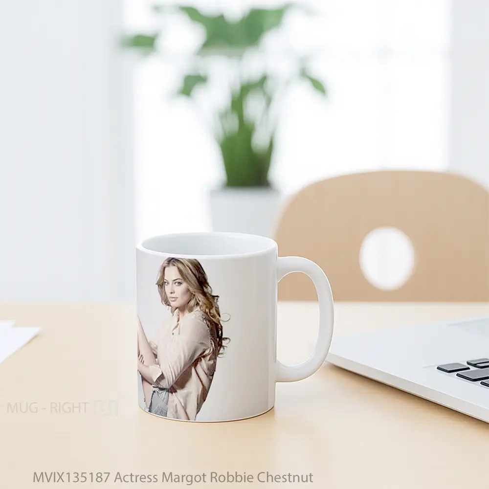 Mug Actress Margot Robbie Chestnut Gelas Keramik Unik - All-side / Desain