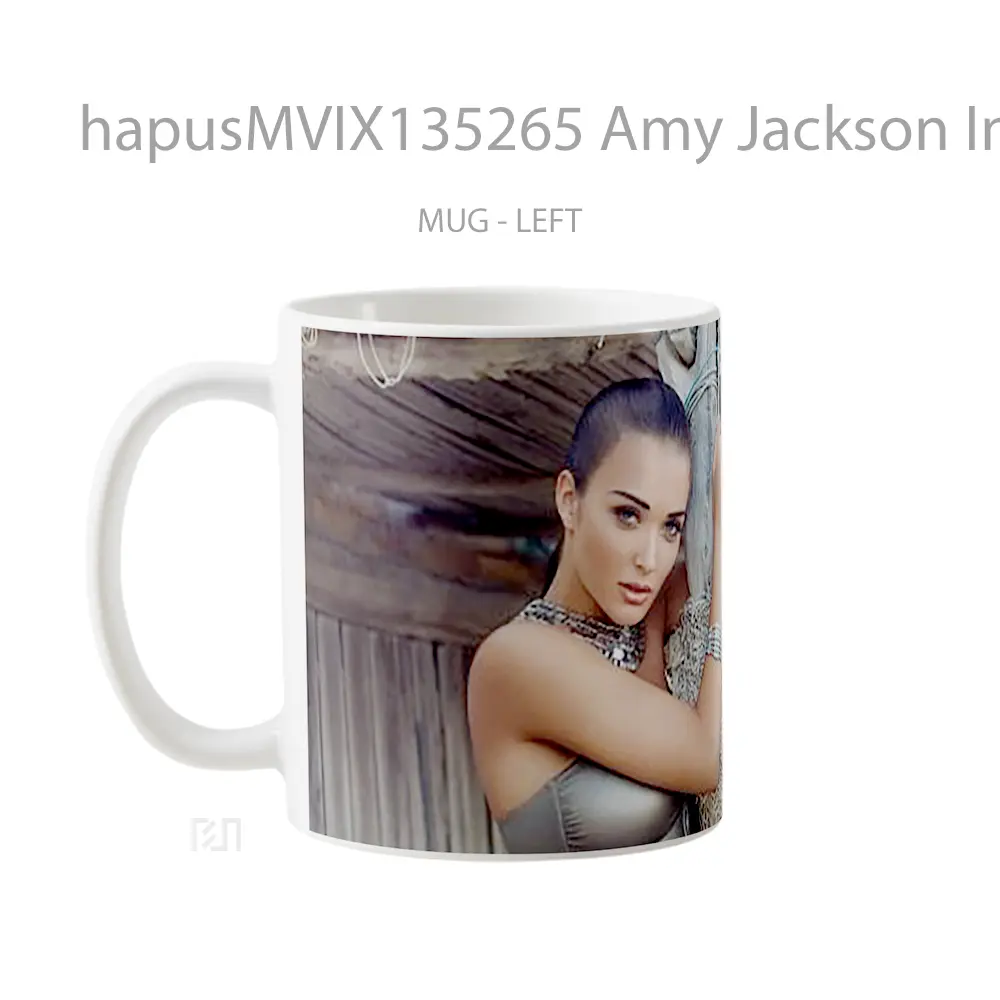 Mug Amy Jackson In A Bathing Suit Gelas Keramik Unik - All-side / Desain