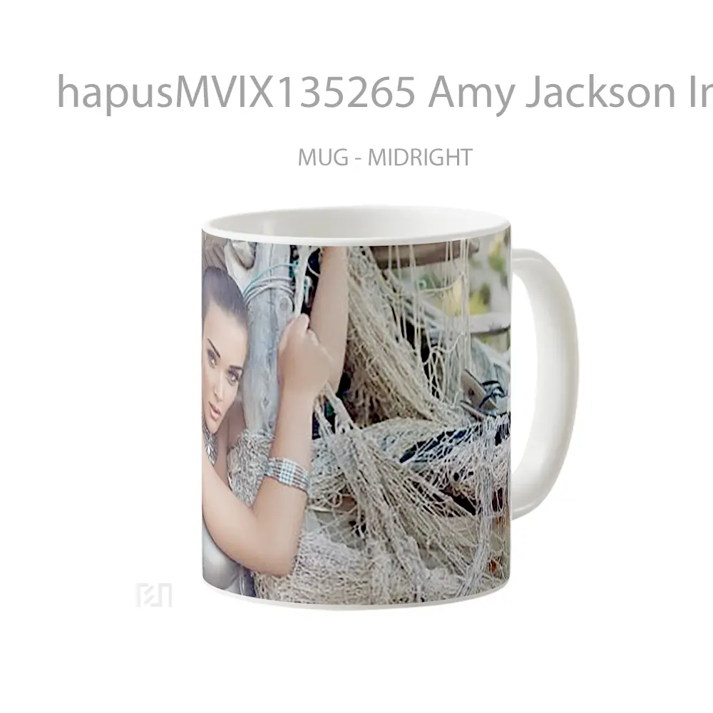 Mug Amy Jackson In A Bathing Suit Gelas Keramik Unik - All-side / Desain