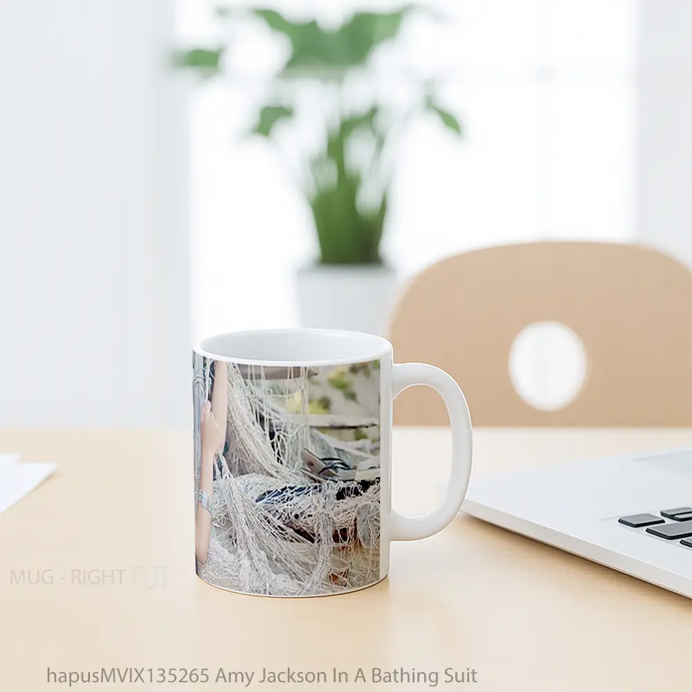 Mug Amy Jackson In A Bathing Suit Gelas Keramik Unik - All-side / Desain