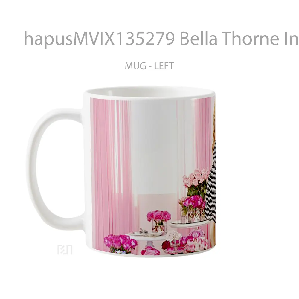 Mug Bella Thorne In A Pink Room Gelas Keramik Unik - All-side / Desain