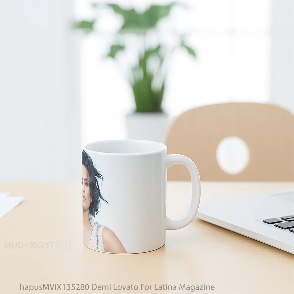 Mug Demi Lovato For Latina Magazine Gelas Selebriti - All-side / Desain