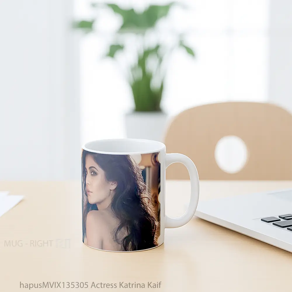 Mug Actress Katrina Kaif Gelas Keramik Unik - All-side / Desain