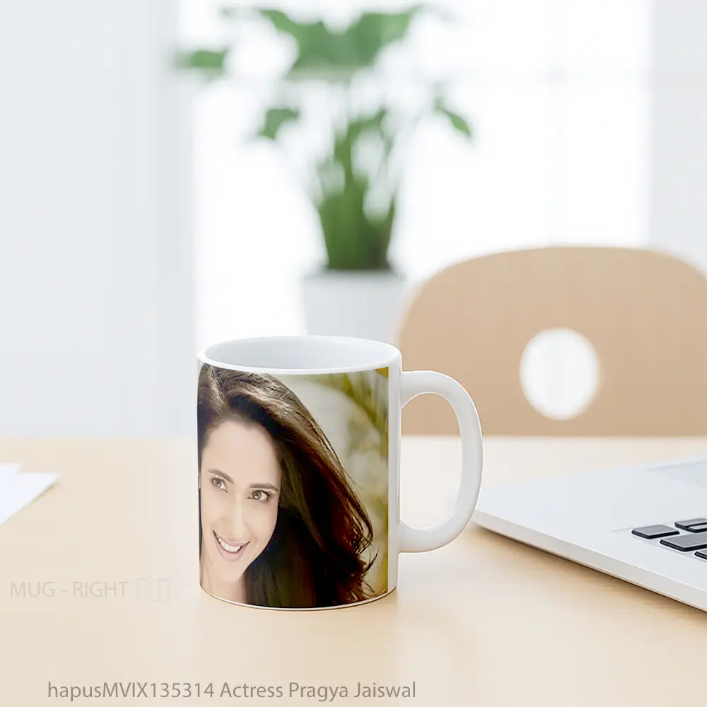 Mug Actress Pragya Jaiswal Gelas Keramik Unik - All-side / Desain