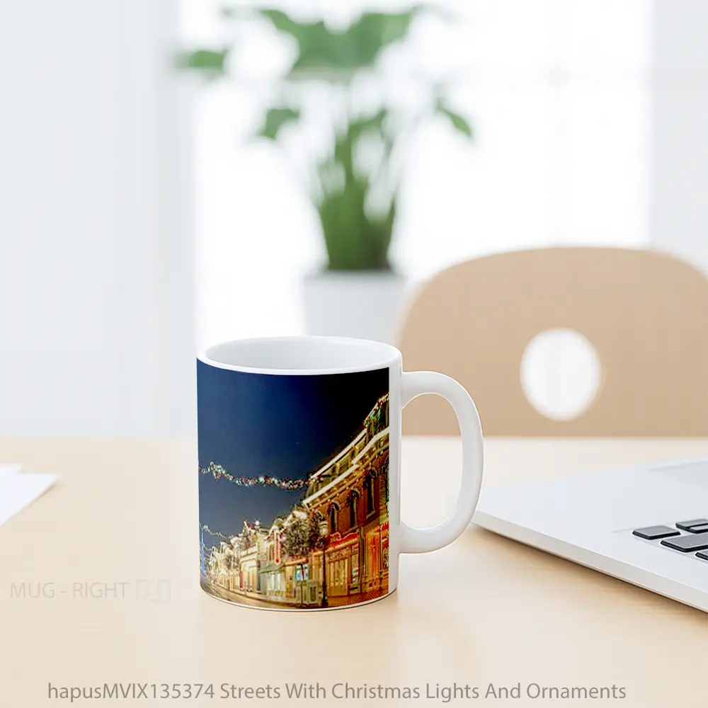 Mug Streets With Christmas Lights And Ornaments Gelas Keramik Unik - All-side / Desain
